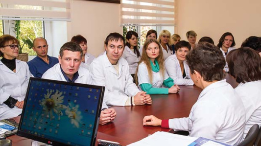 Лікарі Української асоціації остеопорозу продовжують консультувати пацієнтів