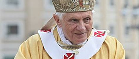 16 квітня – народився Папа Бенедикт XVI