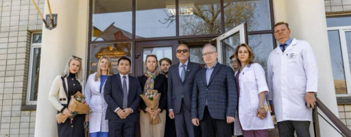 Висадження алеї сакур біля Інституту геронтології НАМН України